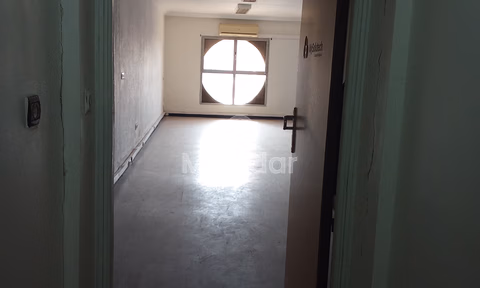 مكتب للإيجار مع تراس في الطابق الرابع