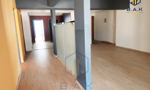 Biuro do wynajęcia z tarasem na pierwszym piętrze