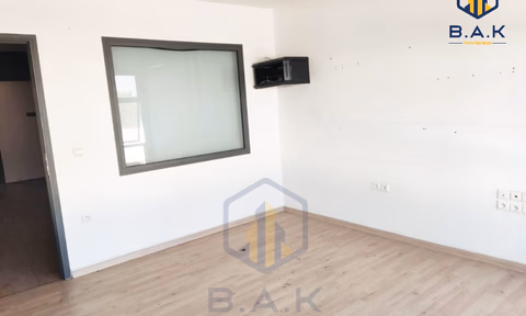 Biuro do wynajęcia z tarasem na pierwszym piętrze