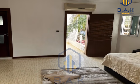 Villa for sale with terrace