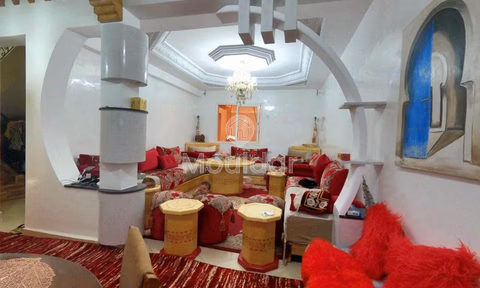 شقة للبيع مع شرفة في الطابق الأرضي