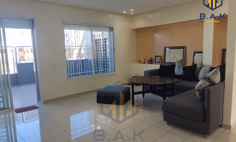 شقة للبيع مع تراس في الطابق السادس