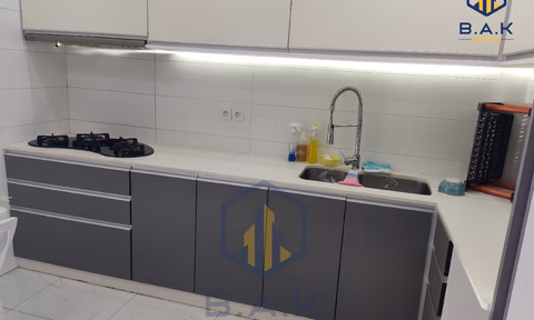 Apartamento en alquiler con balcón en el primer piso