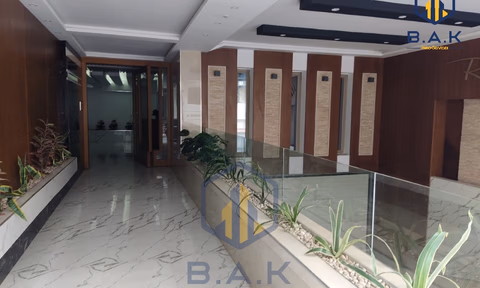 Apartamento en alquiler con balcón en el primer piso