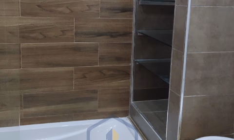 Apartamento en alquiler con balcón en el primer piso