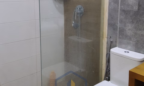 Apartamento en alquiler con balcón en el primer piso