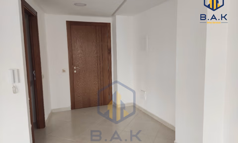 Birou de închiriat la etajul întâi