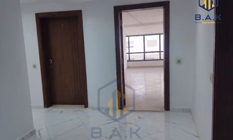 Birou de închiriat la etajul întâi