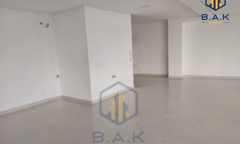 Birou de închiriat la etajul întâi