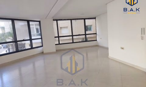 Birou de închiriat la etajul întâi