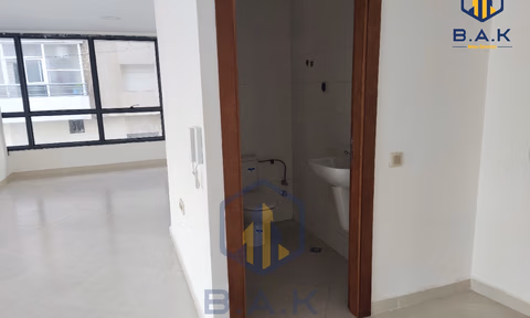 Birou de închiriat la etajul întâi