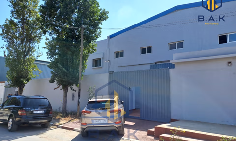 Local Industriel à vendre avec parking