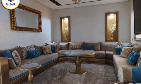 شقة للإيجار مع موقف سيارات في الطابق الثاني