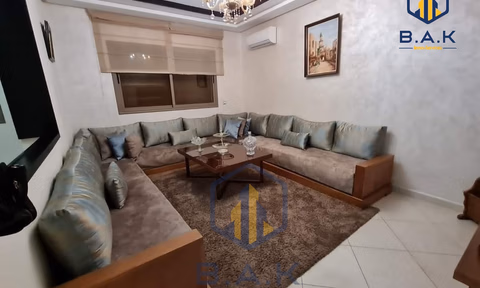 شقة للإيجار مع موقف سيارات في الطابق الأرضي