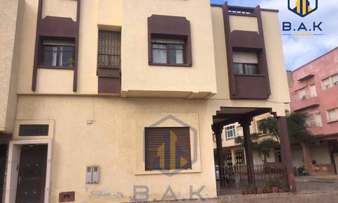 Garajlı ve iki katlı satılık ev