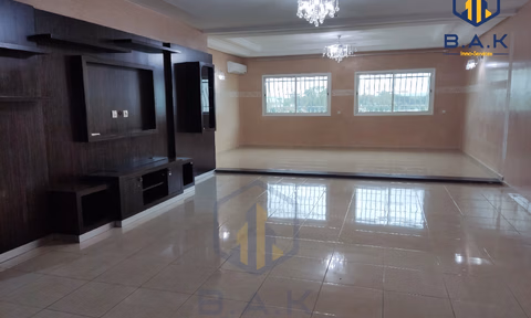 شقة للبيع مع تراس في الطابق الخامس