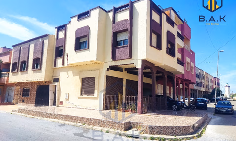 Maison à vendre avec terrasse et deux étages