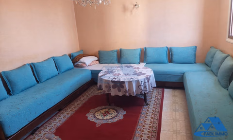 Haus zu verkaufen mit Terrasse und drei Etagen