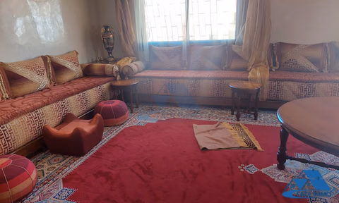 Haus zu verkaufen mit Terrasse und drei Etagen