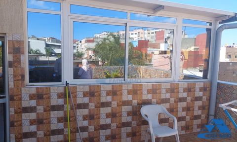 Haus zu verkaufen mit Terrasse und drei Etagen