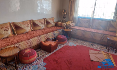 Haus zu verkaufen mit Terrasse und drei Etagen