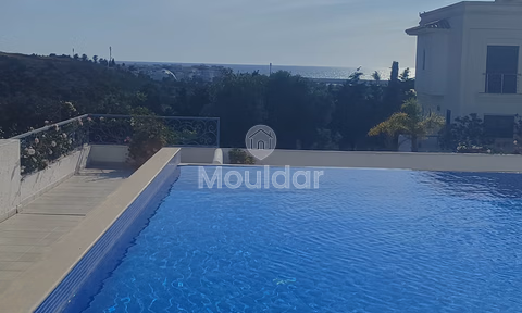 شقة للإيجار مع مسبح في الطابق الثاني