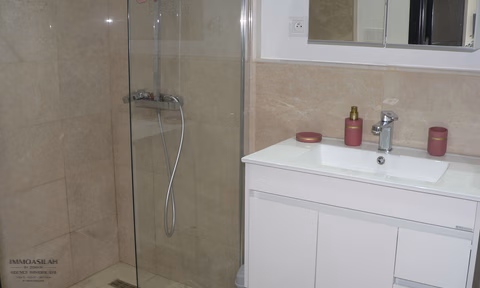 Apartament de închiriat cu piscină