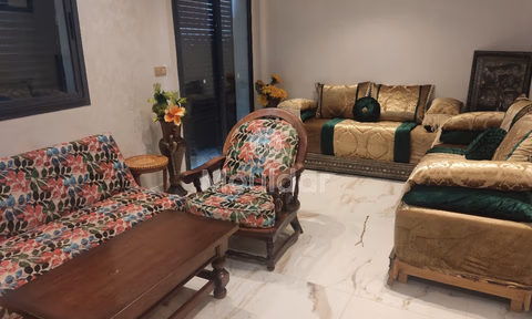 شقة للإيجار مع تراس في الطابق الأول