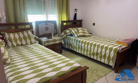 Villa zu verkaufen mit Terrasse und drei Etagen