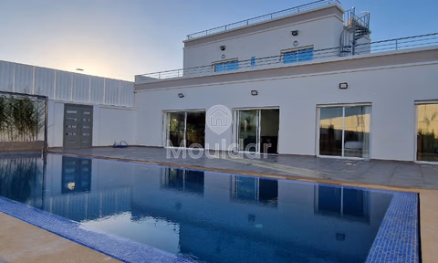 فيلا للإيجار مع مسبح و طابقين