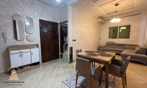 شقة للإيجار مع شرفة في الطابق الأول