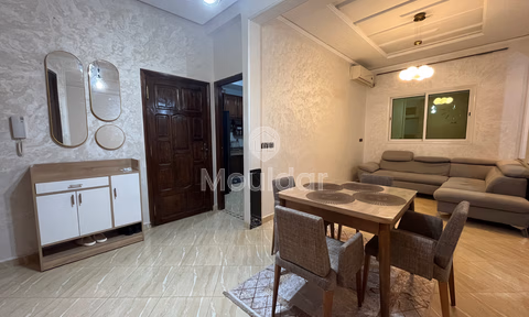 شقة للإيجار مع شرفة في الطابق الأول