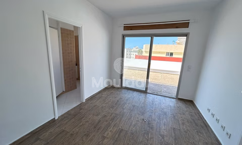 شقة للشراء مع موقف سيارات في الطابق الخامس