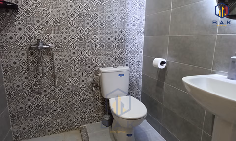 Appartement te huur met balkon op de tweede verdieping