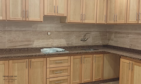 شقة للإيجار في الطابق الأول