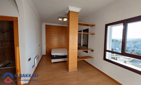 Wohnung zur Miete mit Balkon im siebten Stock