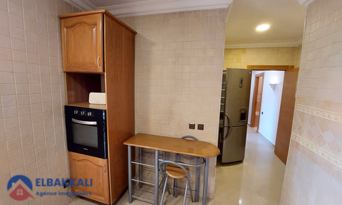 Wohnung zur Miete mit Balkon im siebten Stock