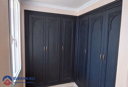 Villa zur Miete mit Pool und drei Etagen