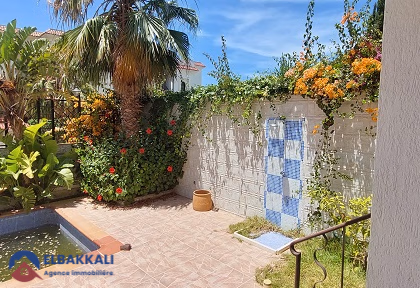 Villa zur Miete mit Pool und drei Etagen