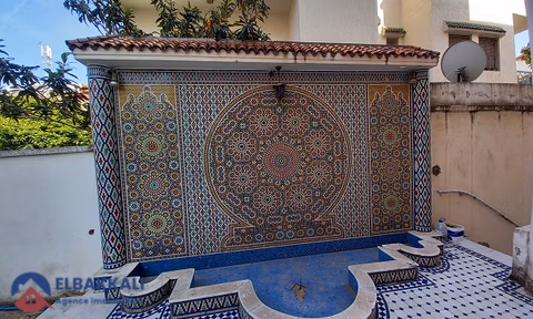 فيلا للبيع مع مسبح و ثلاثة طوابق