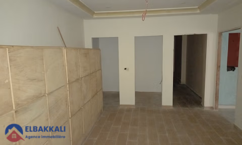 Yüzme havuzlu ve üç katlı satılık villa