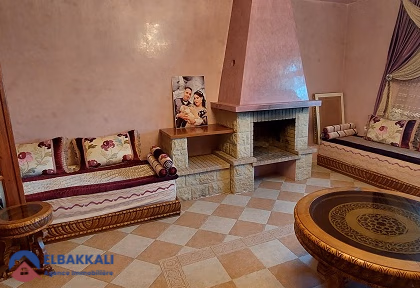 فيلا للبيع مع تراس و طابقين