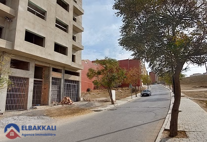 Geteelde bouwgrond in een woonwijk te koop