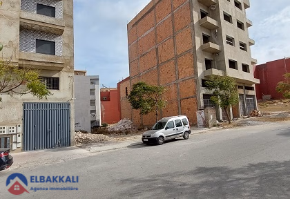 Geteelde bouwgrond in een woonwijk te koop