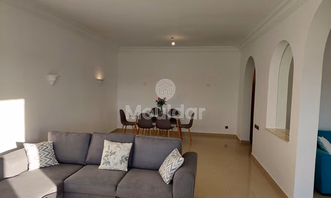 شقة للإيجار مع شرفة في الطابق السابع