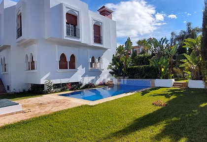 Villa for sale with swimming pool and three floors