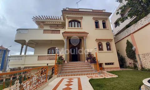 Villa for sale with terrace and three floors