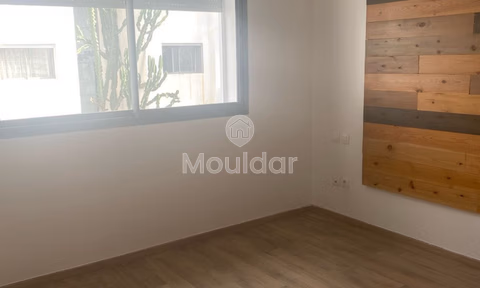 شقة للإيجار مع مسبح في الطابق الأول