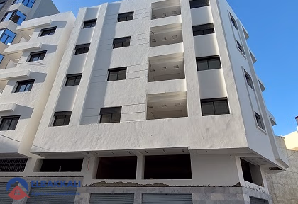 Casa in vendita con balcone e quattro piani