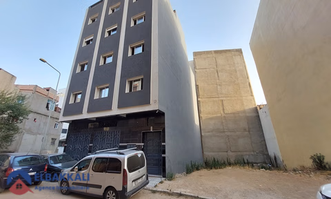 House for sale with garage and four floors